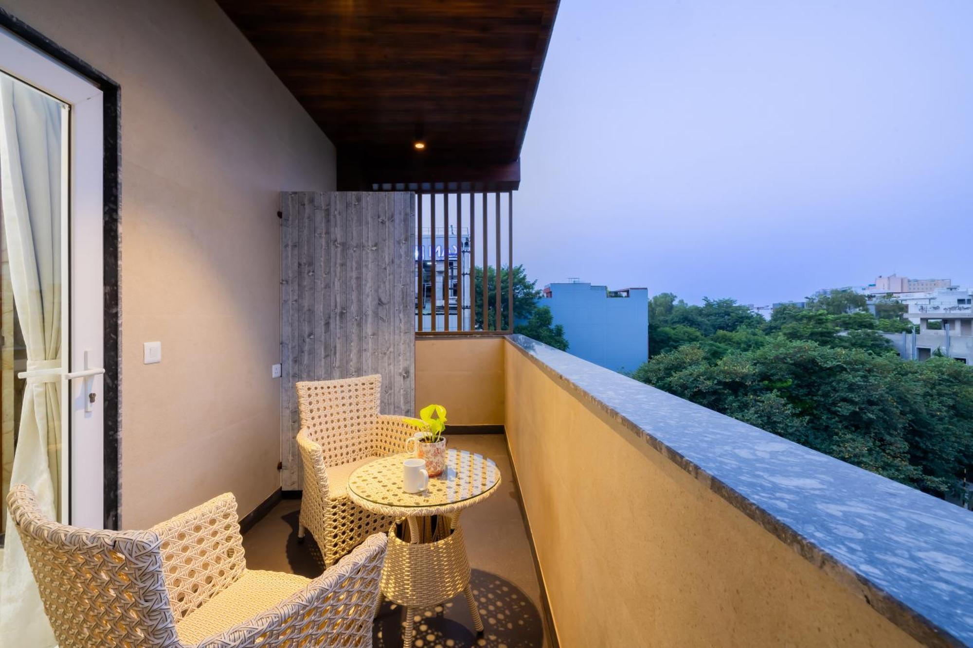 Kyomi Service Apartments Гургаон Екстериор снимка